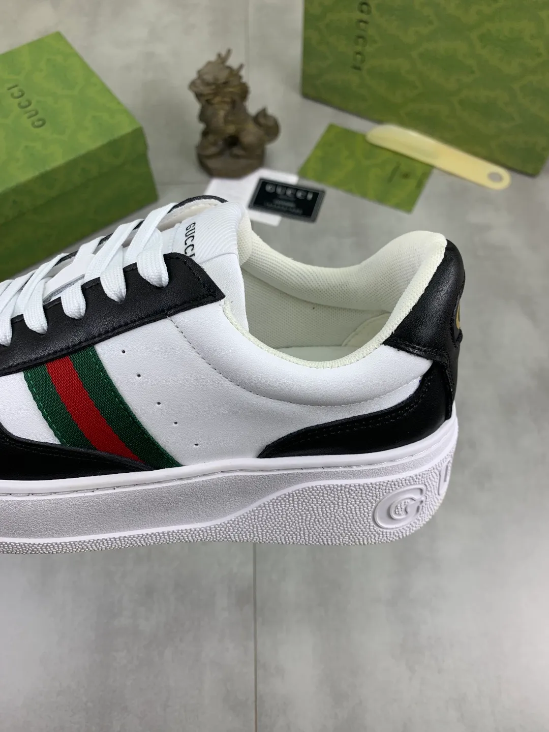 Men's shoes 💰P400💰【New model】 🆘 The latest model from Gucci official website 🎁 Classic casual and fashionable men's shoes 👟 Hot model 💥 Simple and elegant style, exclusive for trendy men. Unique latest brand elements from the official website 👑 Original Gucci decoration, fashionable and generous, made of original soft calfskin fabric ➕ Comfortable soft pigskin lining ✅Wear-resistant rubber outsole specified on the official website_Full elasticity, classic model taken in real life🎬Color: 5️⃣colors available😍Number: 38-44 (45 46 customized)